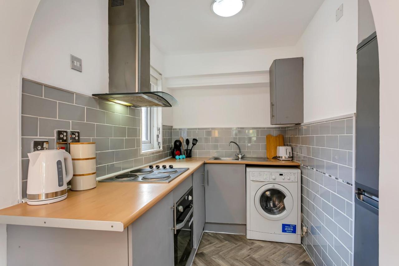 Aryas Apartments London Edgware Exteriör bild
